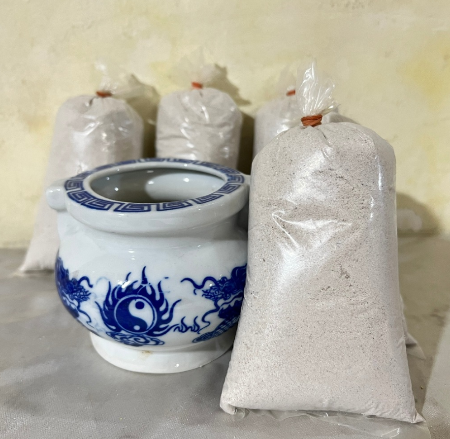 Chọn loại cát cho vào bát hương thờ Phật.png